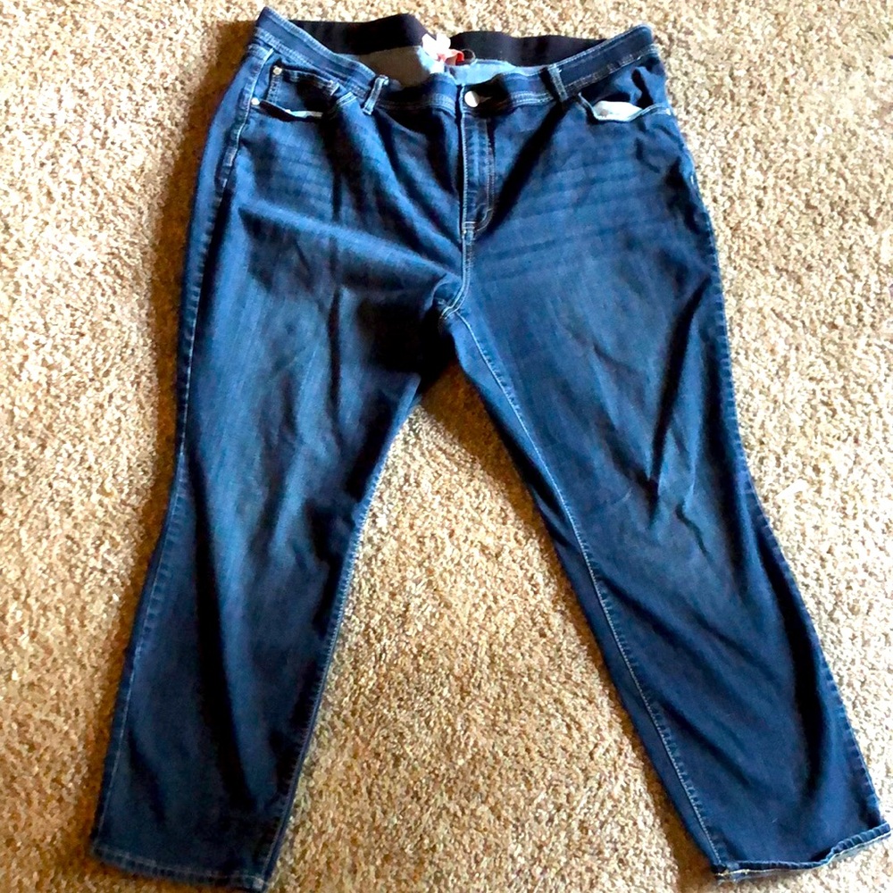 EVRI 24 Short Skinny jeans. No holes or tears.
